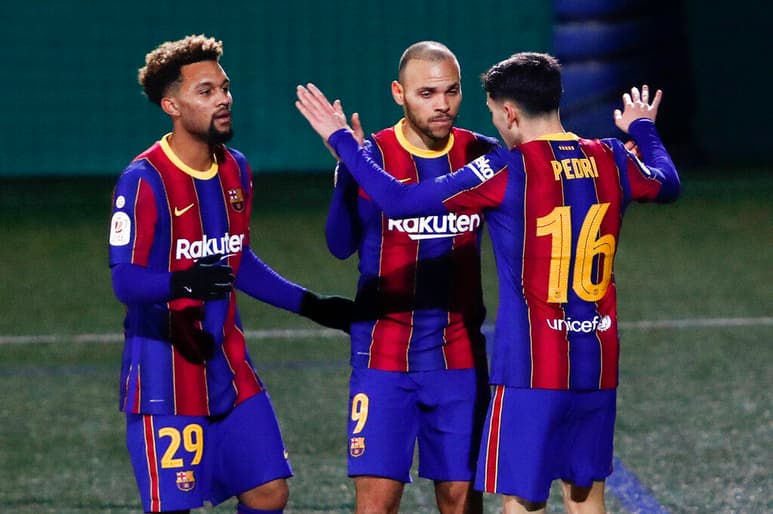 Las advertencias de las eliminaciones del Real Madrid y el Atlético de Madrid no fueron suficientes para que el Barcelona tuviera que esperar hasta la prórroga para que una genialidad del francés Ousmane Dembélé y un gol a puerta vacía del danés Martin Braithwaite eliminaran al modesto Cornellá. (AP)