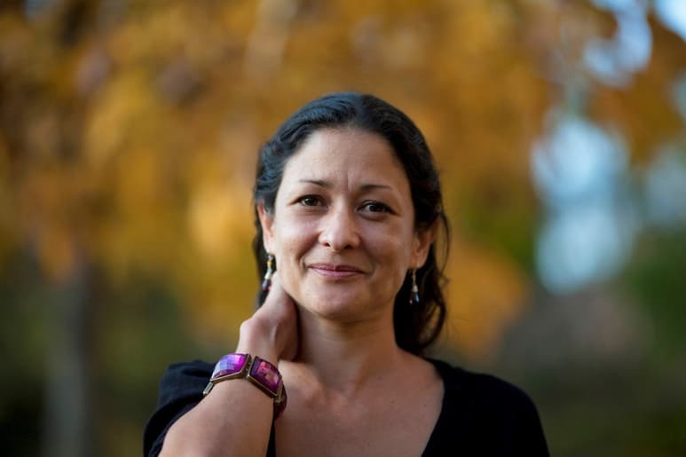 Premiada. Con su obra Los abismos, la autora muestra el mundo de los adultos desde la voz de una niña.