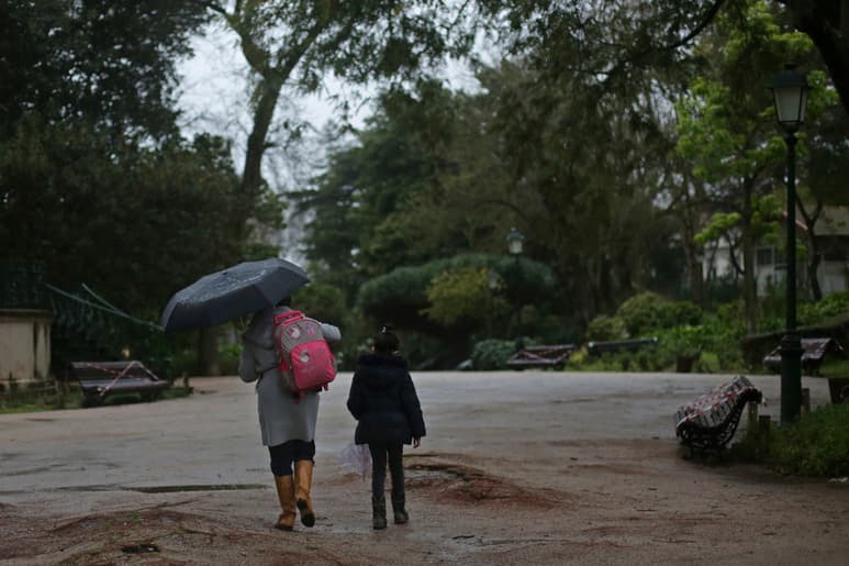 Portugal sufre el promedio a siete días más alto del mundo en cuanto a casos nuevos. (ARCHIVO)