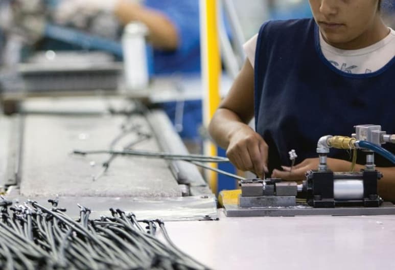 Otro de los daños que hizo la pandemia del COVID-19 en el mercado laboral fue la pulverización de trabajos con ingresos altos y la proliferación de aquellos con bajas remuneraciones. (ARCHIVO)