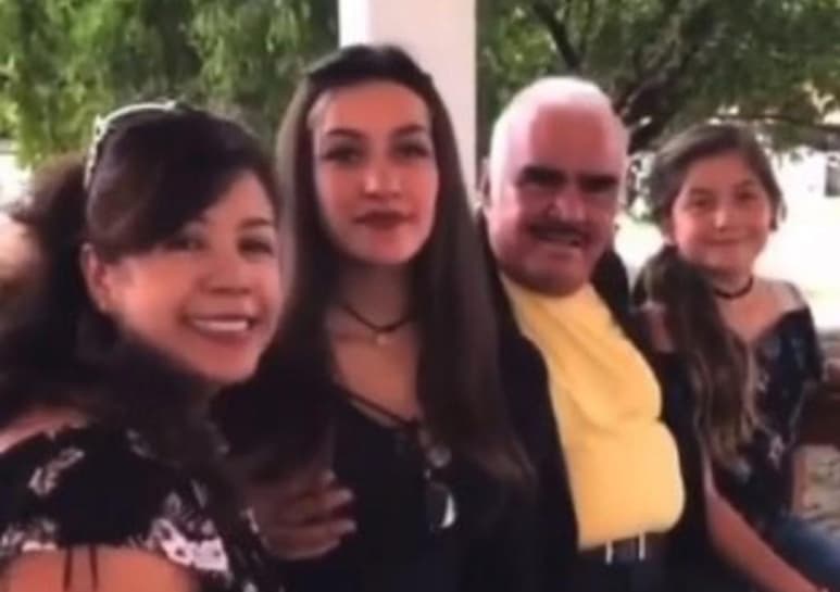 Polémica. La joven que aparece en el video dio su versión de los hechos ocurridos con el cantante Vicente Fernández.