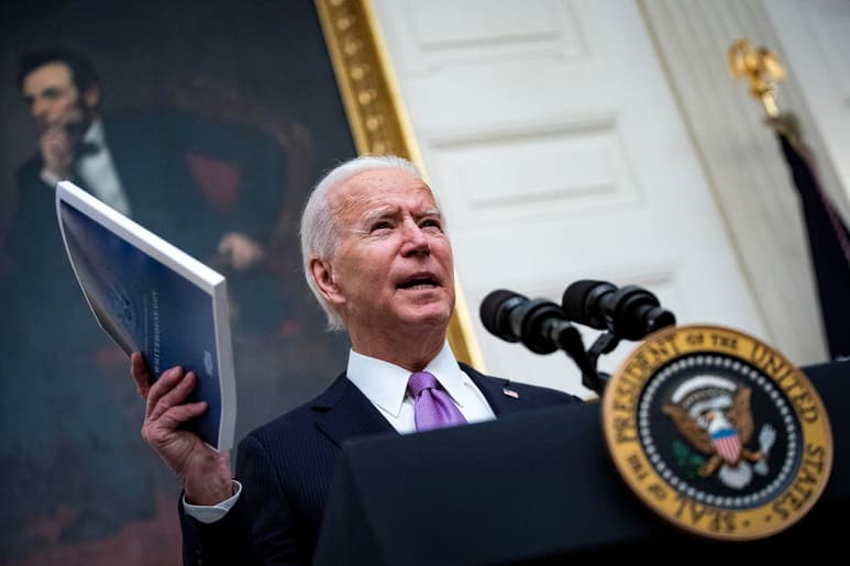 El nuevo presidente de Estados Unidos, el demócrata Joe Biden, lanzó este viernes un plan para proveer 'alivio económico de emergencia y equitativo' para las familias, las comunidades y las empresas afectadas por la pandemia. (ARCHIVO)