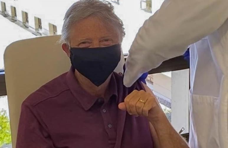 El multimillonario aprovechó la ocasión para agradecer a los científicos, reguladores, voluntarios y a todo el personal de primera línea en el combate a la pandemia que permitieron llegar a este punto de la vacunación. (TWITTER)
