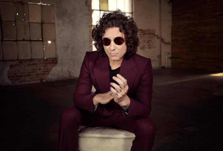 Todo listo. El concierto digital del cantante español se llevará a cabo este sábado a las 21:00 horas.