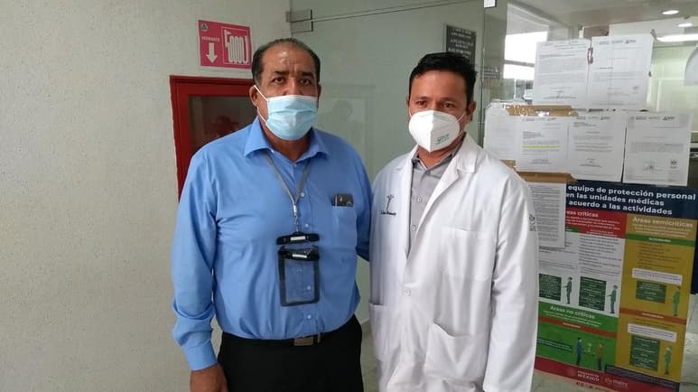 Autoridades del ISSSTE remueven al director médico por incluir al diputado local Javier Cortez.