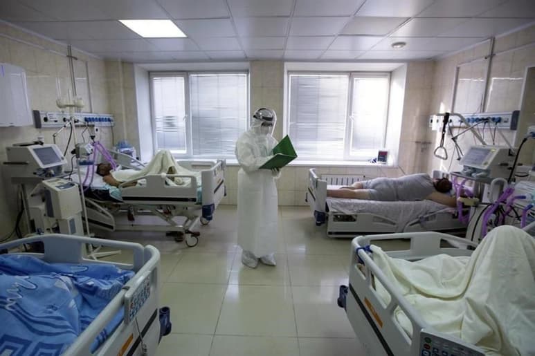 Explica que la misma pandemia va ampliando la experiencia de los médicos y ellos saben cuando un paciente que se atiende en casa, debe ser enviado al hospital para una mejor atención.
(ARCHIVO)