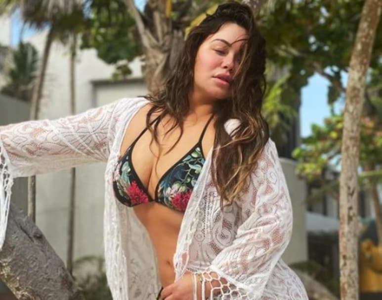 Este fin de semana, Chiquis Rivera, hija de la leyenda de la música, Jenni Rivera, fue captada disfrutando de las playas de Tulum con un diminuto bikini rojo. (Especial)