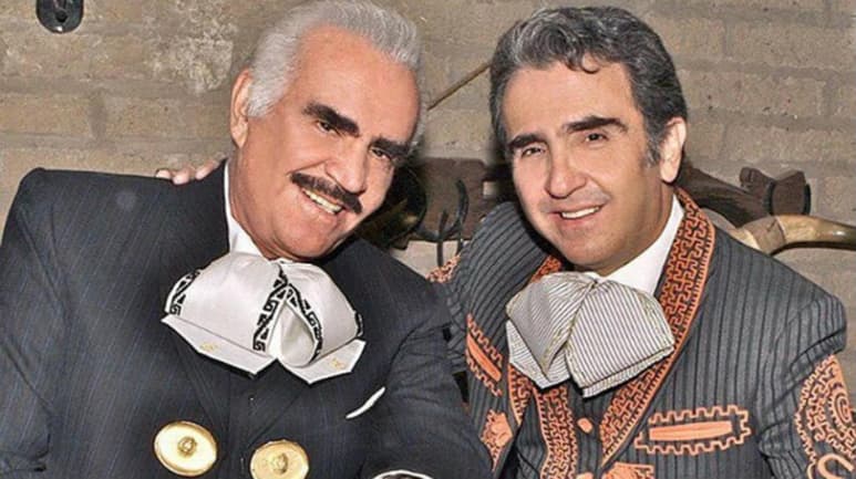 Luego de las polémicas imágenes de Vicente Fernández tocando de manera inapropiada a una fan en 2017, uno de sus hijos, Vicente Fernández Jr. salió a la defensa de su papá. (Especial)