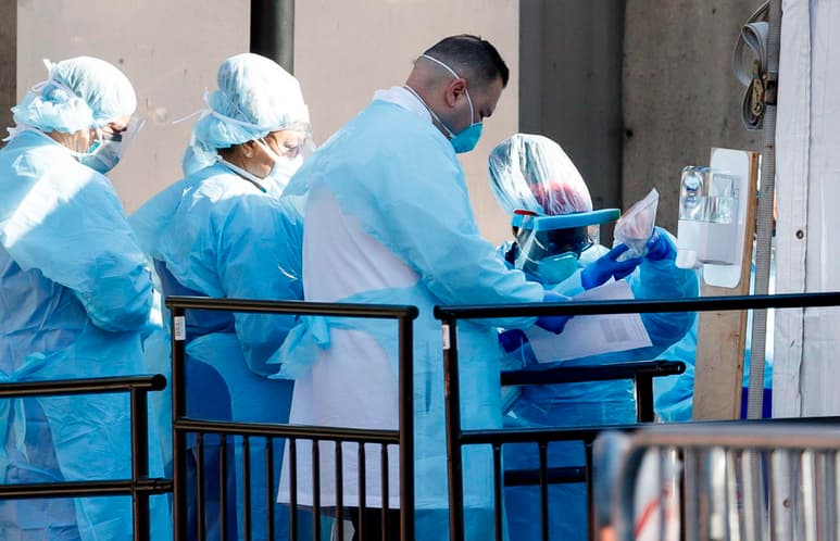 Según el recuento independiente de la Universidad Johns Hopkins, el país contabilizaba 25,003,695 casos confirmados del coronavirus. (ARCHIVO)
