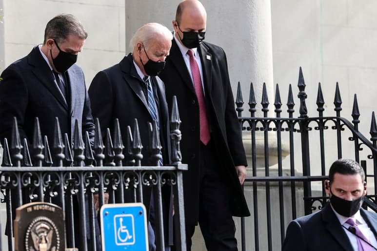 El presidente Joe Biden asistió a misa el domingo por primera vez desde asumir el cargo, acudiendo a la misma iglesia a la que iba cuando era vicepresidente. (EFE)