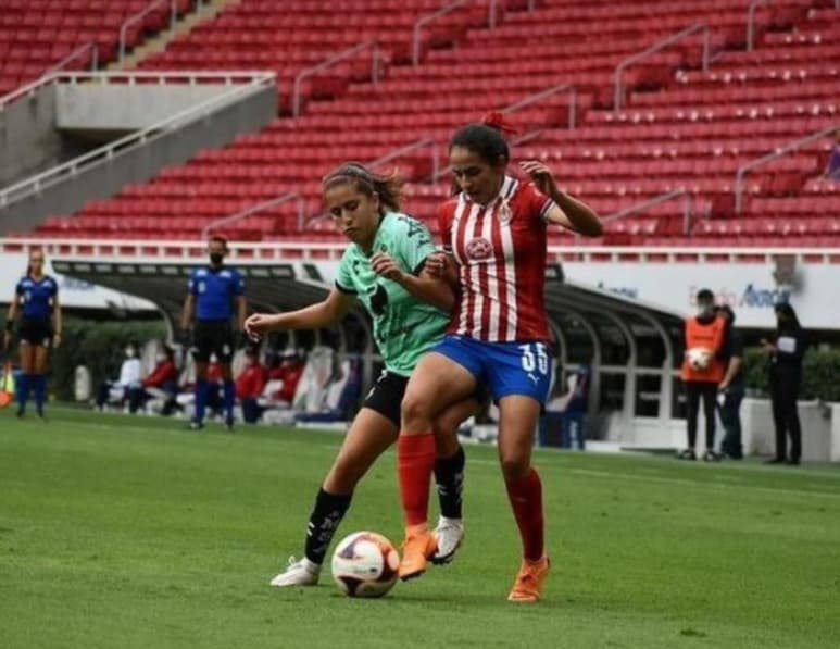 Las Guerreras sucumbieron la tarde de este lunes en la Perla Tapatía, al ser derrotadas 2-0 por las Chivas Rayadas del Guadalajara, en el Estadio Akron. (Especial)