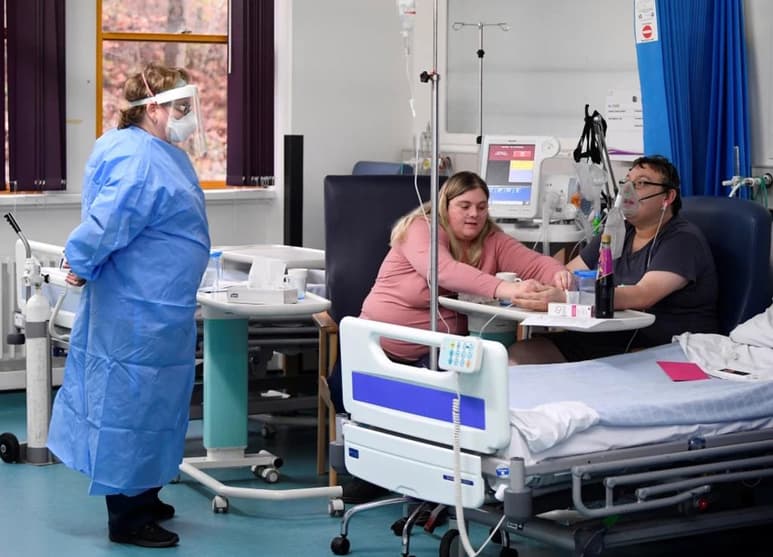 Planeaban casarse en junio, pero en el hospital, temiendo lo peor, decidieron no esperar. (INTERNET)