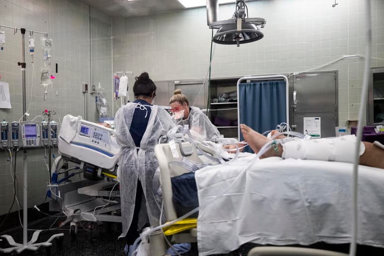 La variante del coronavirus descubierta por primera vez en el Reino Unido prosigue su avance en EUA, país donde ya se contabilizan 293 de estos casos y con Florida y California como los estados con los números más altos. (ARCHIVO)