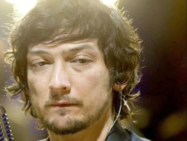Twitter no tardó ni 10 minutos en dar de baja la cuenta oficial de Twitter de León Larregui tras compartir un mensaje para invitar a sus seguidores a que no se vacunen contra el COVID-19. (Especial)