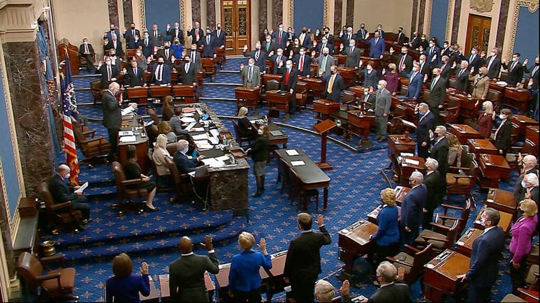 La gran mayoría de los senadores republicanos se opuso este martes al juicio político contra el expresidente de EUA Donald Trump, lo que vaticina el posible fracaso del proceso en contra del exgobernante, acusado de 'incitar a la insurrección'. (ESPECIAL)