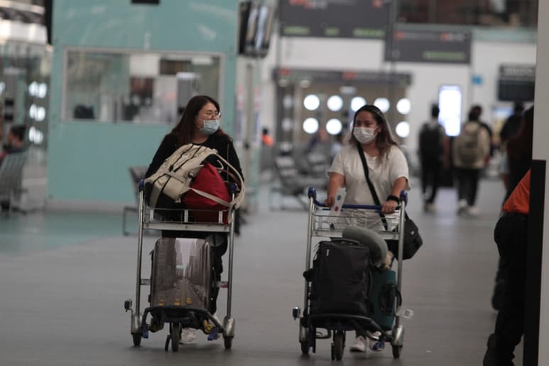 El Aeropuerto Internacional Benito Juárez de la Ciudad de México (AICM) colocó un laboratorio para pruebas COVID-19 que deben cumplir pasajeros y tripulación de vuelos internacionales. (ARCHIVO)