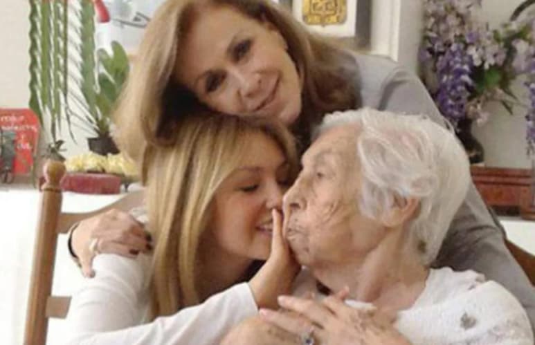 Pese a que Doña Eva Mange, abuelita de Thalía y Laura Zapata, continúa su recuperación en el asilo para ancianos Le Grand Senior Living, las quejas continúan, pues le han negado medicamentos a la mujer de 103 años de edad, quien fue encontrada por su nieta Laura Zapata con siete escaras en la piel hace unas semanas. (ESPECIAL)