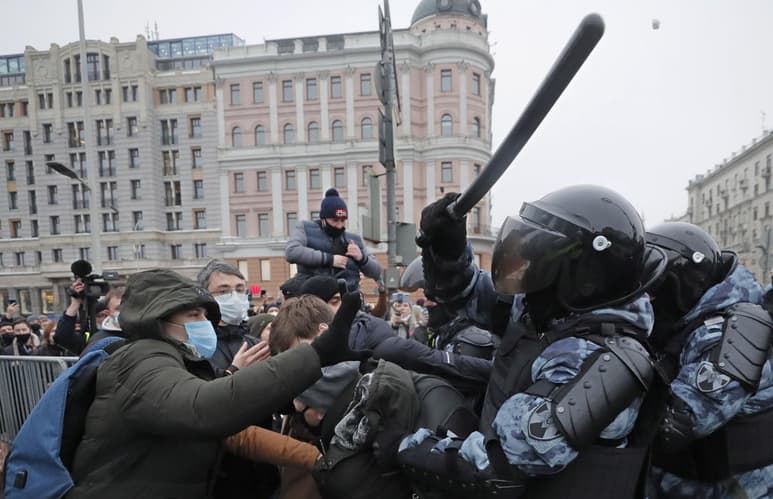 Rusia anunció hoy que multará a las redes sociales Facebook, Instagram, Twitter, Youtube y TikTok por publicar llamamientos a la participación de menores de edad en las multitudinarias protestas del pasado 23 de enero en favor del líder opositor, Alexéi Navalni. (ARCHIVO)