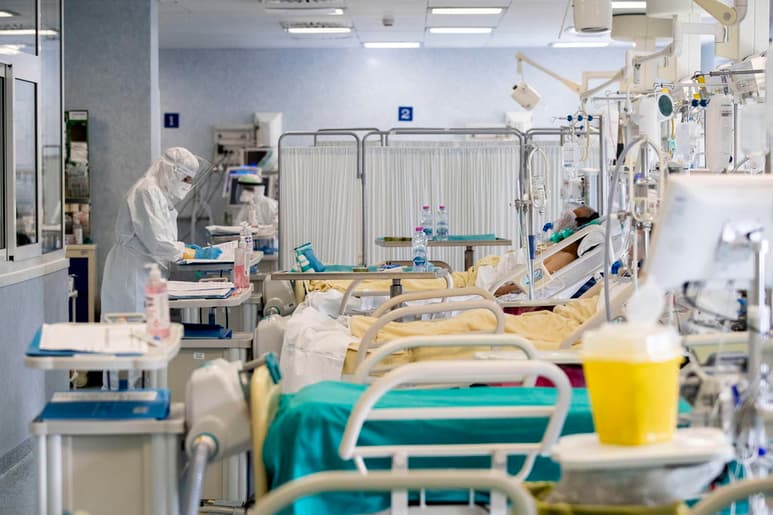 Italia registró 15,204 nuevos contagios de coronavirus y 467 muertos en las últimas veinticuatro horas, según confirmó hoy el Ministerio de Sanidad, lo que supone el mayor aumento de los últimos 10 días pero con un alto número de pruebas. (EFE)
