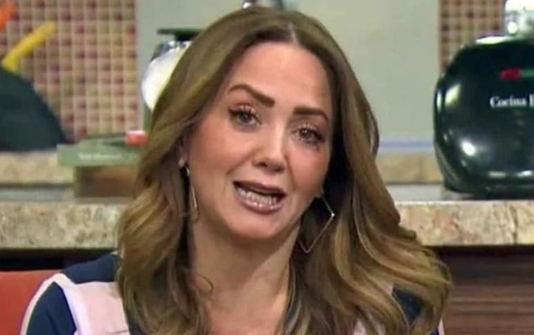 Luego de que Andrea Legarreta, Martha Figueroa y Arath de la Torre causaran polémica tras comentarios en el programa Hoy sobre la denuncia de abuso por parte de la “youtuber” Nath Campos, la primera rompió en llanto tras las críticas que ha recibido por ello. (ESPECIAL)