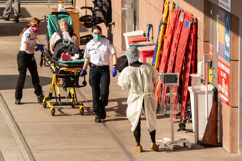 Estados Unidos sufrirá entre 479,000 y 514,000 muertes por coronavirus de aquí al 20 de febrero, vaticinó el miércoles una de las máximas autoridades del gobierno. (ARCHIVO)