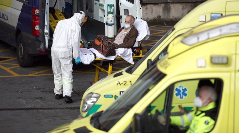 España registró este jueves 34,899 nuevos casos de COVID-19 y 515 muertes más, con una incidencia acumulada de 889 casos por 100,000 habitantes en 14 días, diez puntos por debajo de ayer, mientras el ritmo de contagios se sigue frenando. (ARCHIVO)