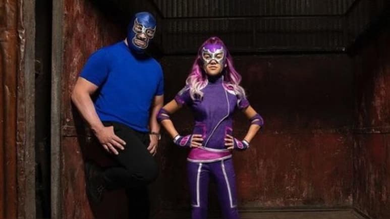 La leyenda mexicana de la lucha Blue Demon Jr. y la joven Scarlett Estévez aspiran a darle 'un giro 'latinx'' a los superhéroes con Ultra Violet & Blue Demon, una serie que está preparando Disney+. (ESPECIAL)