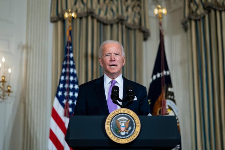 Miembros del exilio cubano pidieron este jueves al presidente de EUA, Joe Biden, sanciones individuales para el ministro de Cultura en Cuba, Alpidio Alonso, tras el fuerte intercambio físico que mantuvo con un grupo de activistas y artistas independientes en la isla. (EFE)
