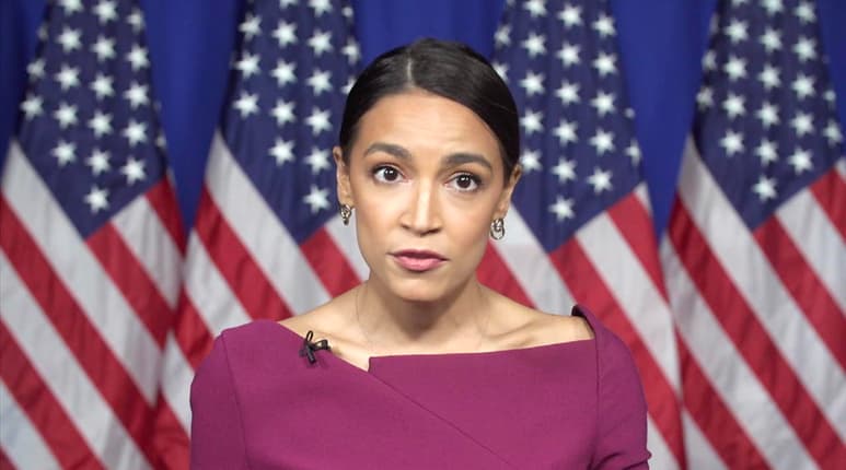Los congresistas demócratas Alexandria Ocasio-Cortez y Jamaal Bowman encabezaron hoy una concentración en el barrio neoyorquino de El Bronx para pedir la introducción de un paquete legislativo para recaudar 50,000 millones de dólares en impuestos de las personas más ricas de este Estado, capital económica y cultural de Estados Unidos. (EFE)