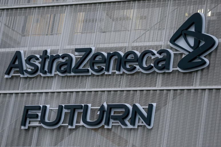 La Agencia Europea del Medicamento (EMA) dio hoy luz verde al uso condicional de la vacuna de AstraZeneca y la Universidad de Oxford en la Unión Europea (UE), aunque solo para los mayores de 18 años, por considerar que no hay evidencias de su eficacia por debajo de esa edad. (ARCHIVO)
