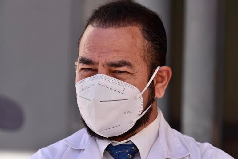 A una semana de la protesta en el Hospital General del ISSSTE “Dr. Francisco Galindo Chávez” de Torreón y de la toma de las oficinas del cuerpo de gobierno, se han visto afectados trámites administrativos para el suministro de oxígeno domiciliario a pacientes en tratamiento intrahospitalario, autorización de medicamentos de alto costo, servicios subrogados y traslado de enfermos a unidades de apoyo, señaló este viernes el director general de la clínica, Alejandro Gómez Alvarado. (ARCHIVO)