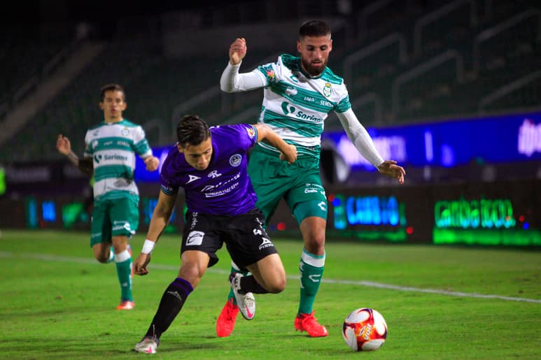 El chileno Ignacio Jeraldino, delantero del Santos Laguna, aseveró este viernes que la mayor fortaleza del equipo debe sentirse en sus juegos como local. (JAM MEDIA)