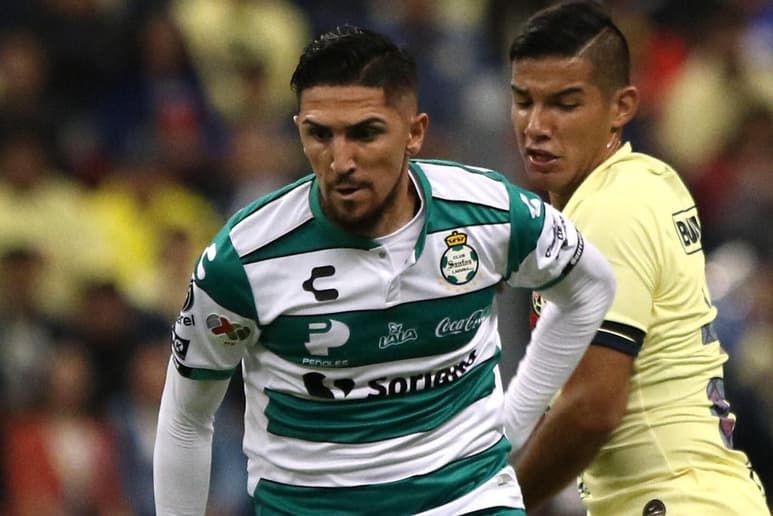 El conjunto santista no contará con el mediocampista Diego Valdés que a media semana sufrió una fractura del quinto metatarsiano durante el entrenamiento, por lo que será sometido a cirugía en los próximos días, su baja será de aproximadamente 6 semanas.
(ARCHIVO)