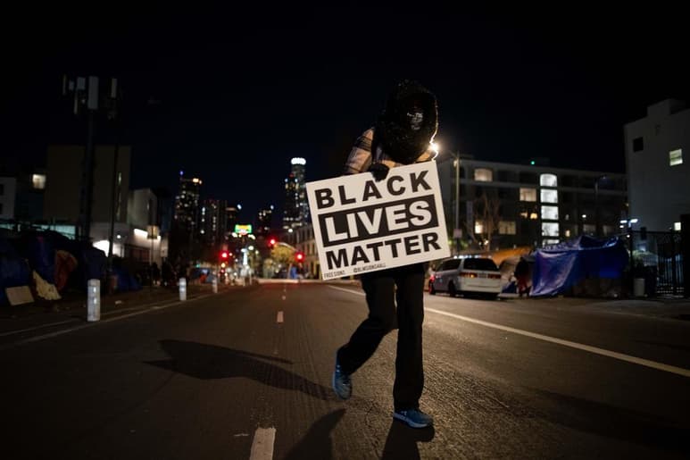 'Cuando me puse a pensar para encontrar lo más importante que ha ocurrido el año pasado en cuanto a paz y conflicto, pensé en 'Black Lives Matter'. Es un movimiento global muy importante que me ha impresionado mucho', declaró este sábado al diario 'Klassekampen' Petter Eide, parlamentario por el Partido Socialista.
(ARCHIVO)