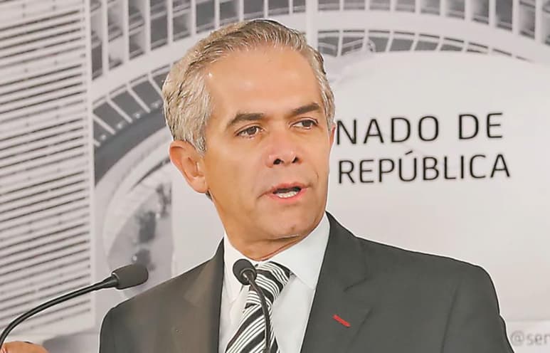 Una juez de amparo otorgó una suspensión provisional al exdirector de Infraestructura Vial en la extinta Agencia de Gestión Urbana (AGU) durante el gobierno de Miguel Ángel Mancera (2012-2018), Enrique Filloy Ramos, contra la orden de aprehensión en su contra por daño patrimonial a la hacienda pública.
(ARCHIVO)