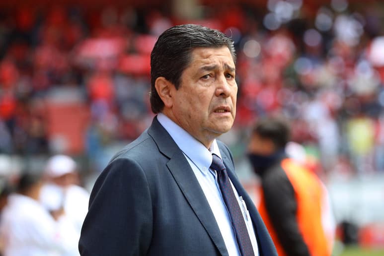 Luis Fernando Tena fue despedido del Guadalajara en la fecha tres del torneo pasado. Y ahora, al frente del FC Juárez los derrotó y los puso en crisis. (ESPECIAL)