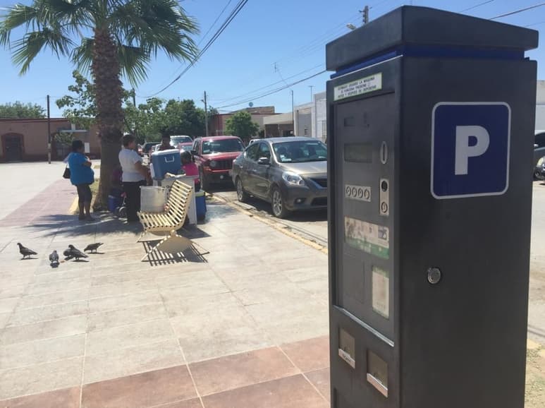 El representante de Canaco considera que cobrar 8 pesos la hora de estacionamiento es elevado y podría afectar al comercio. (EL SIGLO DE TORREÓN)