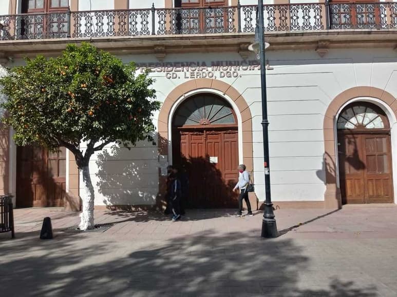 Según la presidenta de Lerdo Próspero, el alcalde solicitó el bloqueo de su página de Facebook. (EL SIGLO DE TORREÓN)