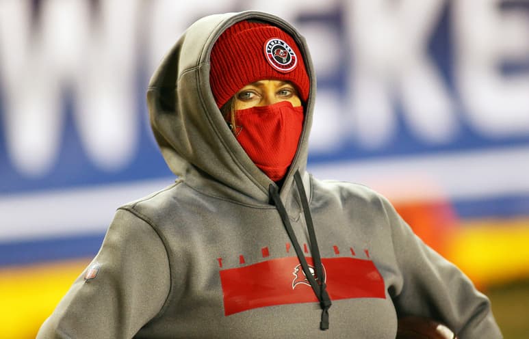 La entrenadora asistente de línea defensiva de los Buccaneers de Tampa Bay, es Lori Locust. (AP)