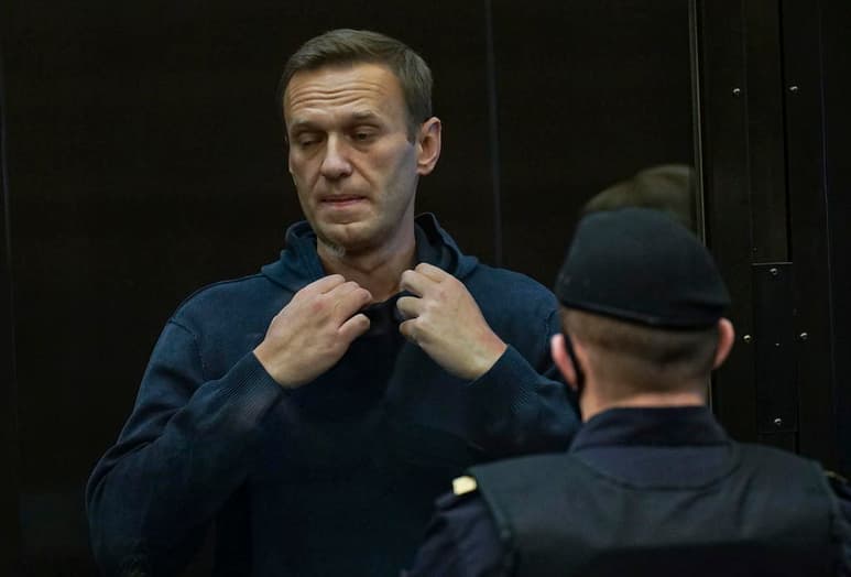 La Justicia rusa impuso hoy al líder opositor Alexéi Navalni una pena de tres años y medio de prisión, al hacer efectiva una sentencia suspendida de 2014 que fue calificada de arbitraria por el Tribunal Europeo de Derechos Humanos. (ARCHIVO)