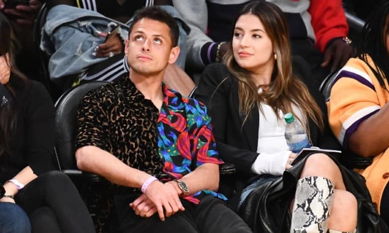 Un detalle en el Instagram de Sarah Kohan ayudó a alimentar la versión de que vive separada de Javier “Chicharito” Hernández, quien en medio de esos rumores aprovechó para vacacionar junto a un grupo de amigos, entre ellos su coach personal, Diego Dreyfus. (ESPECIAL)
