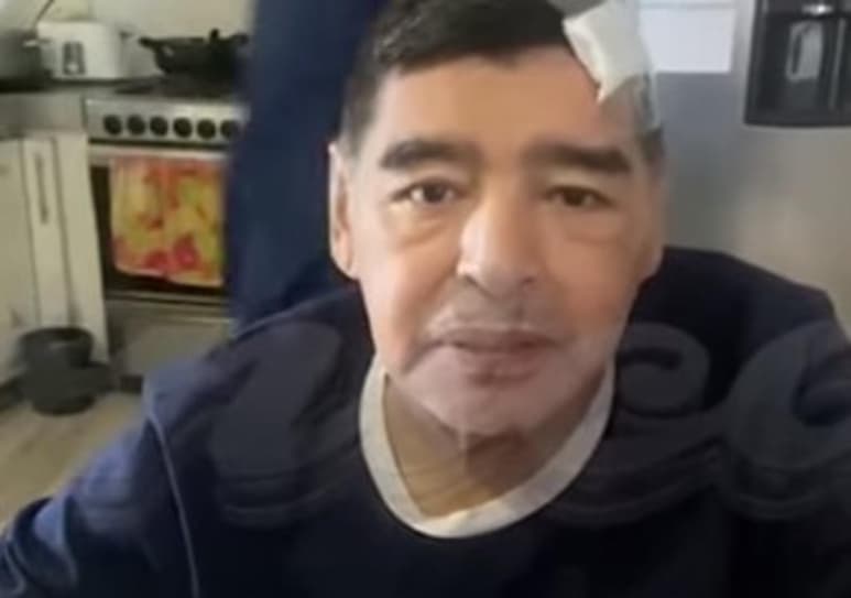 Este martes se filtró por medio de medios de comunicación argentinos, un video grabado días antes del fallecimiento del astro del futbol Diego Armando Maradona. (Especial)
