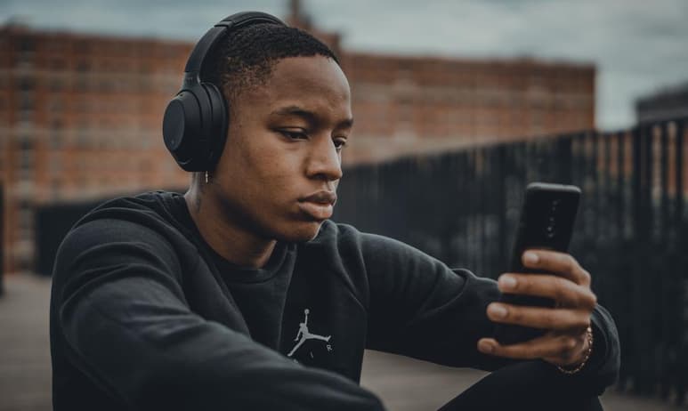 Según diversos estudios, la música puede tener un impacto positivo sobre la salud, ayudando a aliviar malestares causados por distintas enfermedades. (ARCHIVO)