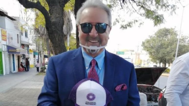Por medio de TikTok, usuarios compartieron un video donde aparece el actor Carlos Villagrán 'Quico' visitando las calles de Querétaro como parte de su campaña política a gobernador del estado.  (Especial) 