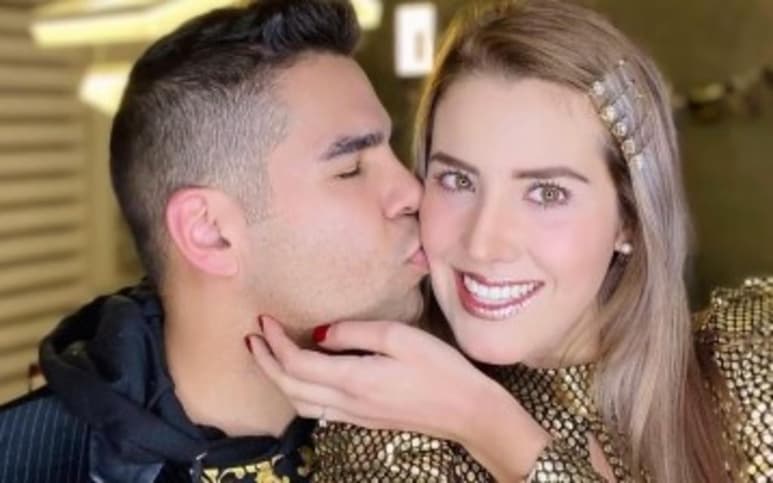 Con el castillo de Disney como escenario y testigo, el cantante Emir Pabón recibió la noticia que se convertirá en padre, sorpresa que le hizo derramar lágrimas de la emoción. (Especial)