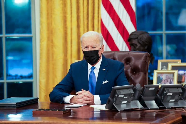 El gobierno del presidente Joe Biden se está preparando para notificarle al Congreso y a otros que incrementará drásticamente las admisiones de refugiados en Estados Unidos, informaron el miércoles personas al tanto del asunto. (ESPECIAL)