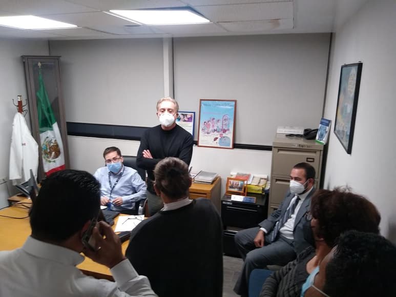 El Órgano Interno de Control del ISSSTE de la zona Norte con sede en Chihuahua estuvo esta noche en el Hospital General de este Instituto 'Dr. Francisco Galindo Chávez' de Torreón donde desde hace diez días se desató una protesta y una serie de enfrentamientos entre un grupo de trabajadores y el director general de la clínica, Alejandro Gómez Alvarado. (ANGÉLICA SANDOVAL)