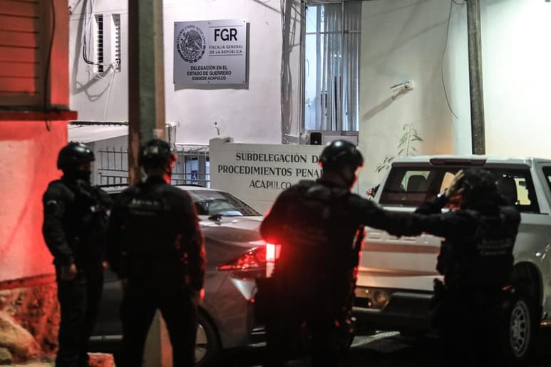 Luego de haberse cumplimentado la orden de aprehensión contra el exgobernador de Puebla, Mario Marín, fue trasladado a Cancún, Quintana Roo. (EFE)