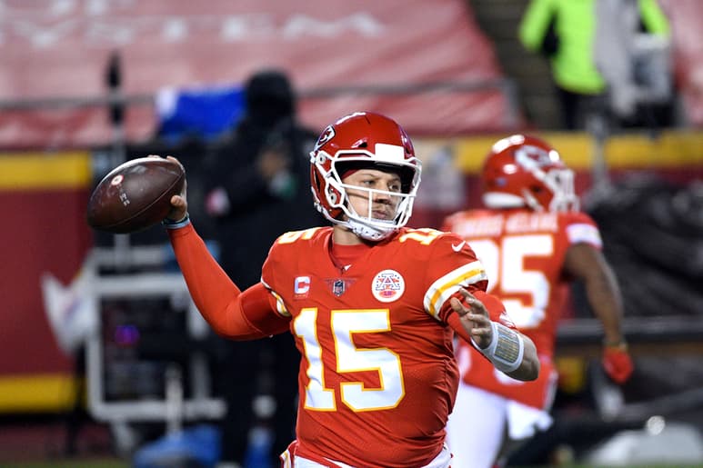 Patrick Mahomes tiene potencia en el brazo, es preciso, toma buenas decisiones y también corre. (AP)