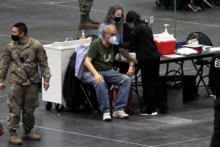 A pesar de su sistema médico de alto nivel y los prestigiosos Centros de Control y Prevención de Enfermedades, Estados Unidos quedó atrás en la carrera para detectar mutaciones peligrosas del coronavirus. Y apenas ahora empieza a ponerse a la par de los demás. (ARCHIVO)